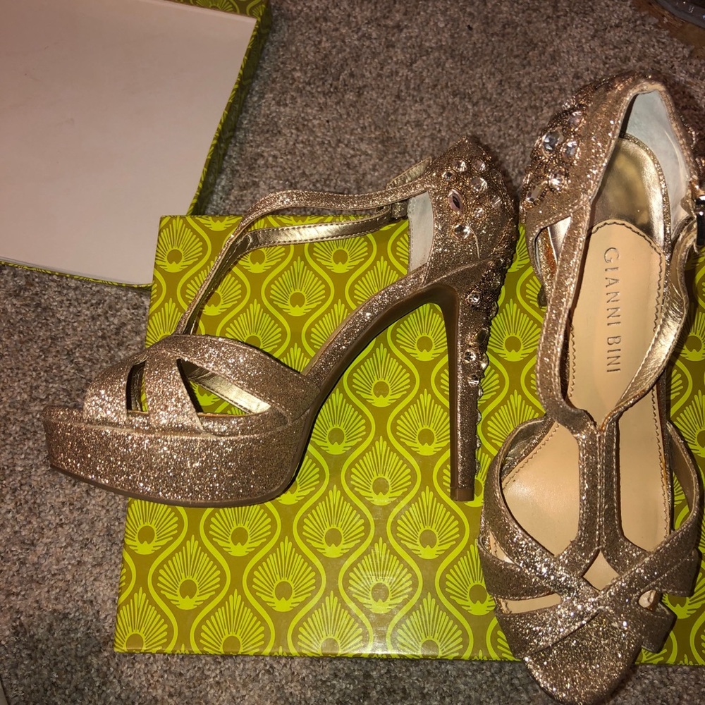 Heels - Picture 4 of 6